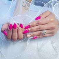 MANICURE/PEDICURE especialista em unhas e formato de salões