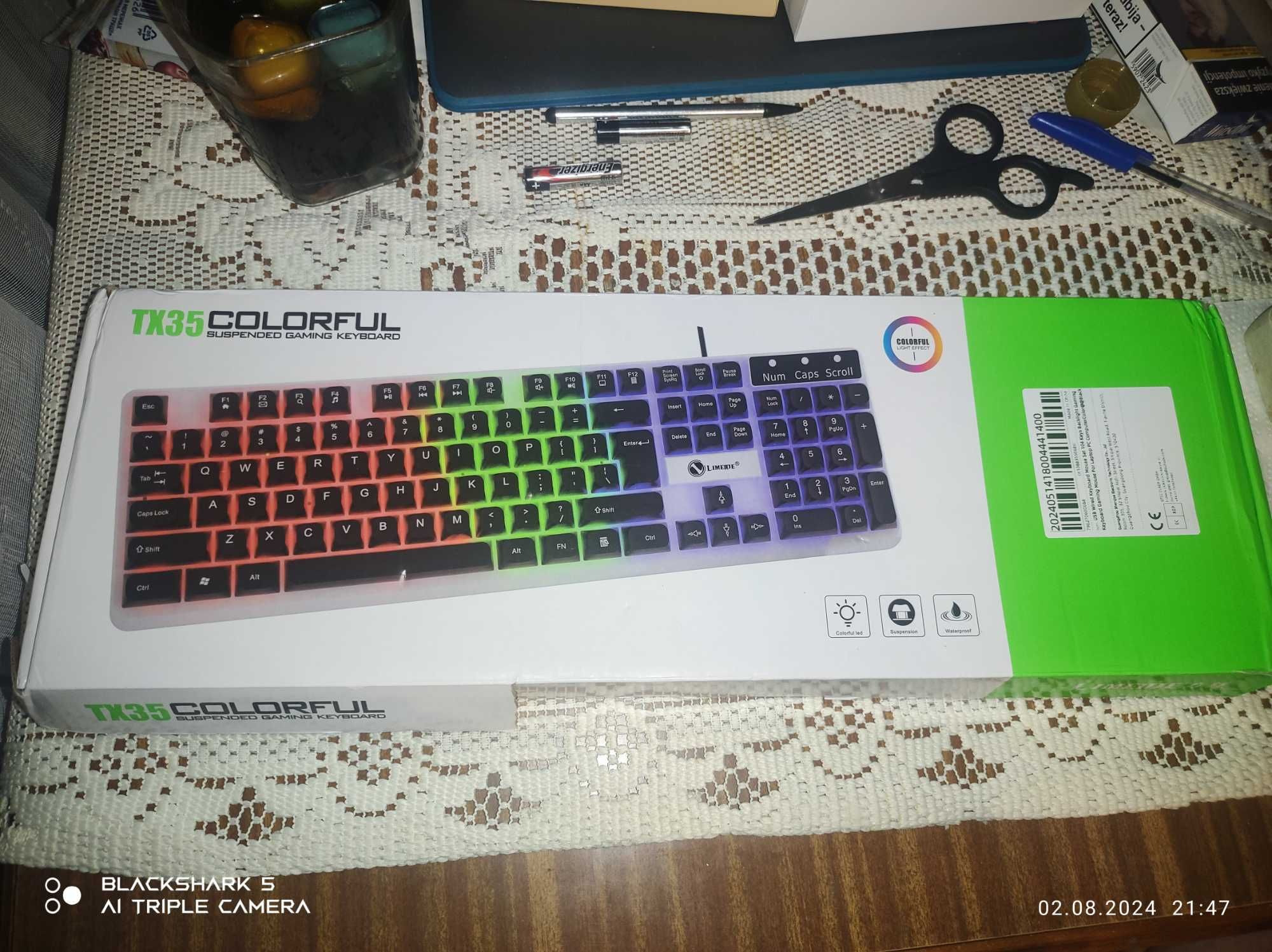 Przewodowa klawiatura Limeide z podświetleniem RGB.