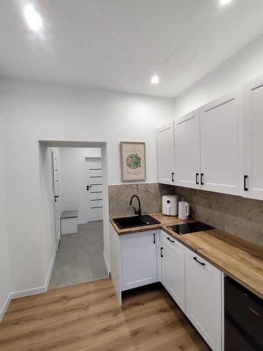 Apartament 2 pokoje, stare miasto, ogrzewanie i ciepła woda miejska.