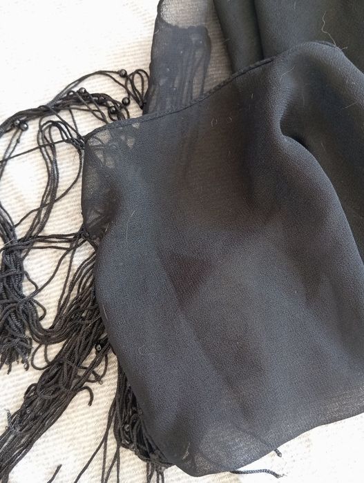 Elegancki szal z frędzlami