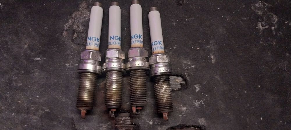 Продам автомобильные свечи NGK (22401AA920) оригинал, пробег 30к