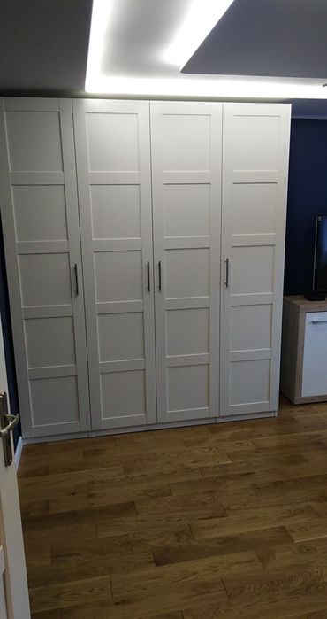 Składanie mebli z paczek