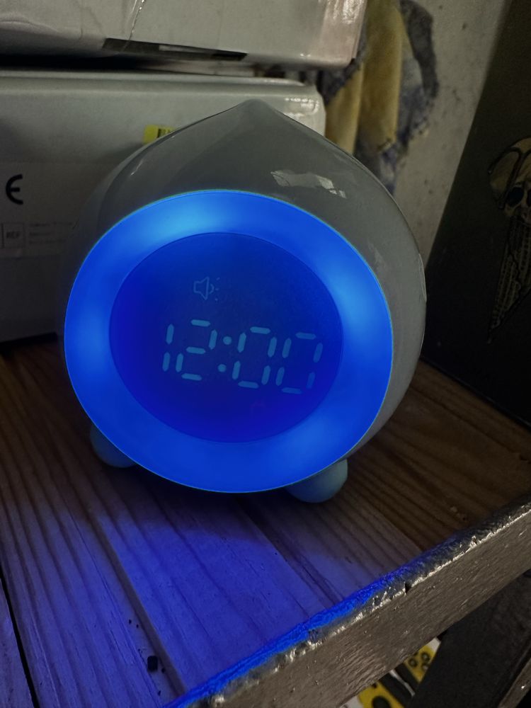 будильник Peach Smart Alarm XR-MM-C1903 зі світлодіодною підсвіткою.