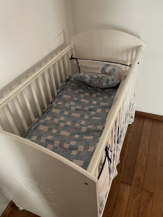 Berço de bebé branco