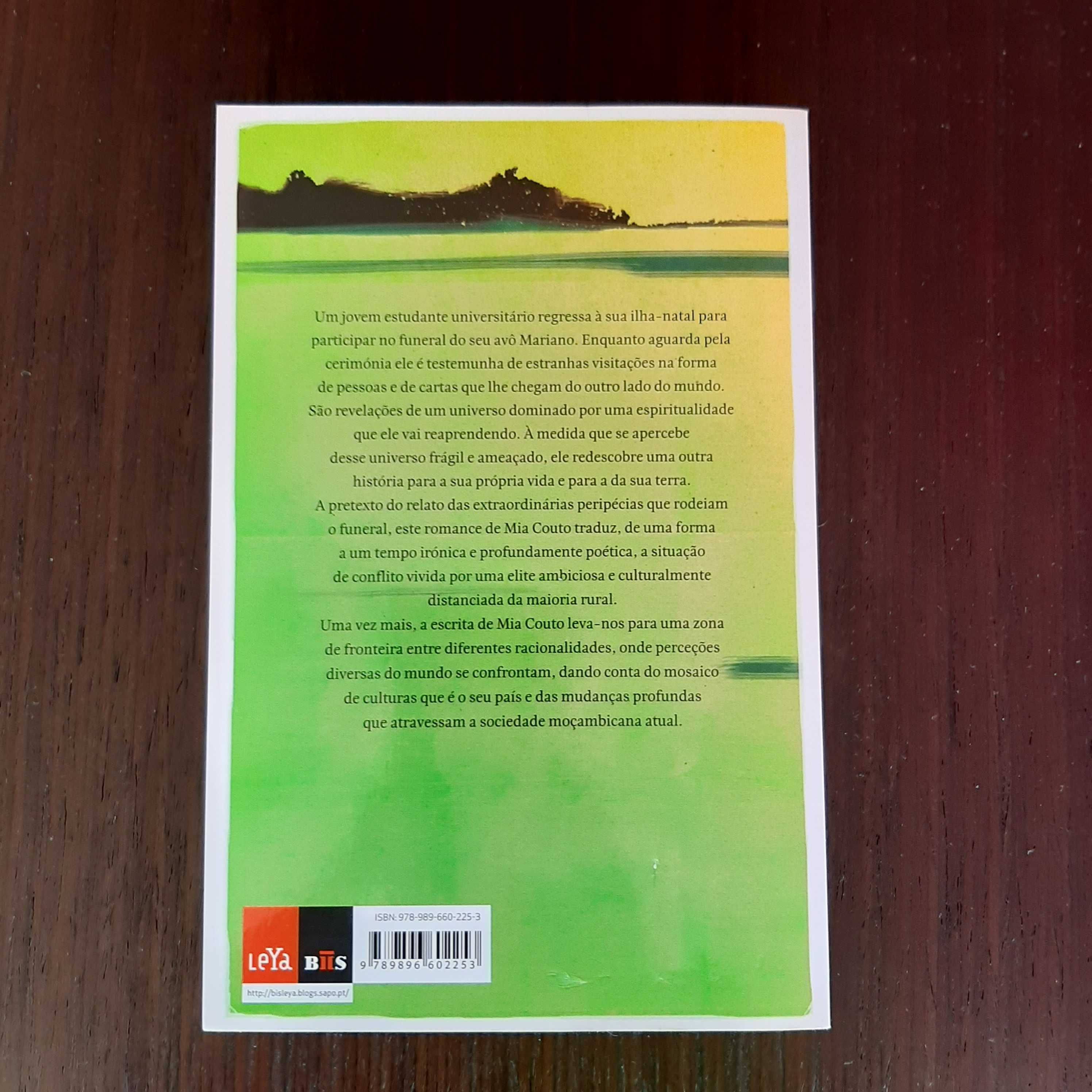 Livro - Um Rio Chamado Tempo, Uma Casa Chamada Terra - Mia Couto