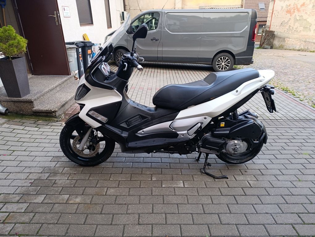 Aprilia SR MAX 125 Transport Gilera Nexus