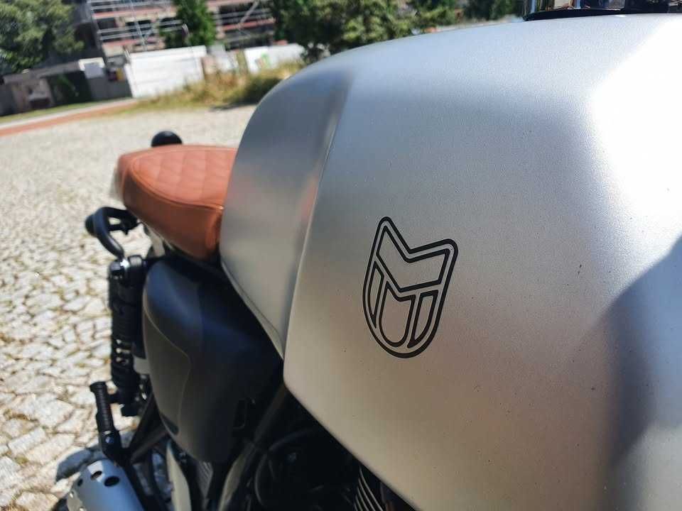 Mutt Akita 125, ano 2022, em excelente estado.
