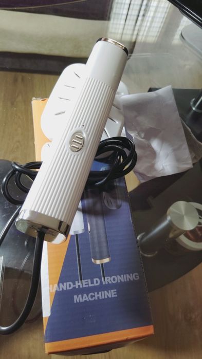 Przenośne żelazko parowe USB