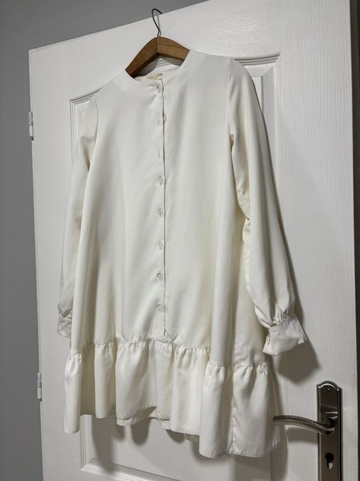 Вечірні сукні кожна по 200 грн