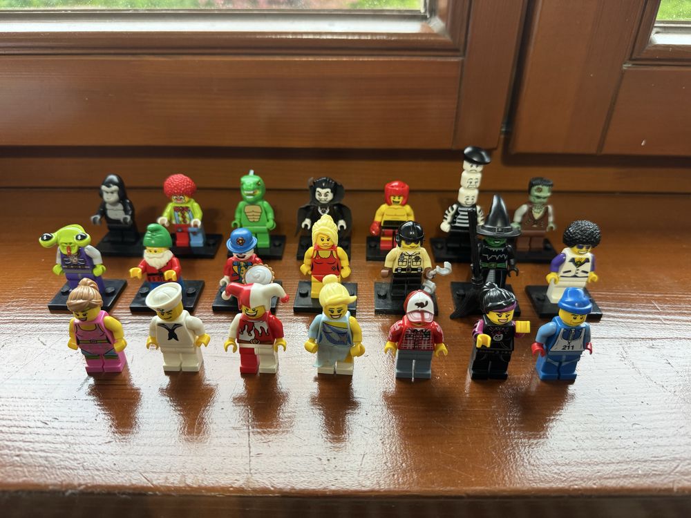 LEGO MINIFIGURES Zestaw 21 figurek.