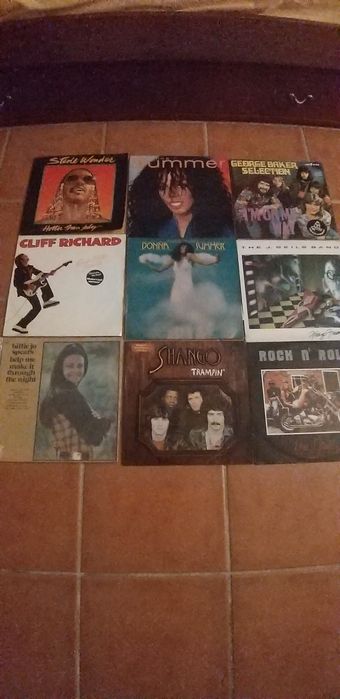 Varios discos portugueses e estrangeiros