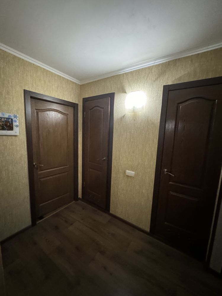 Продається 4 кімнатна квартира на мікрарайон Гірницький .