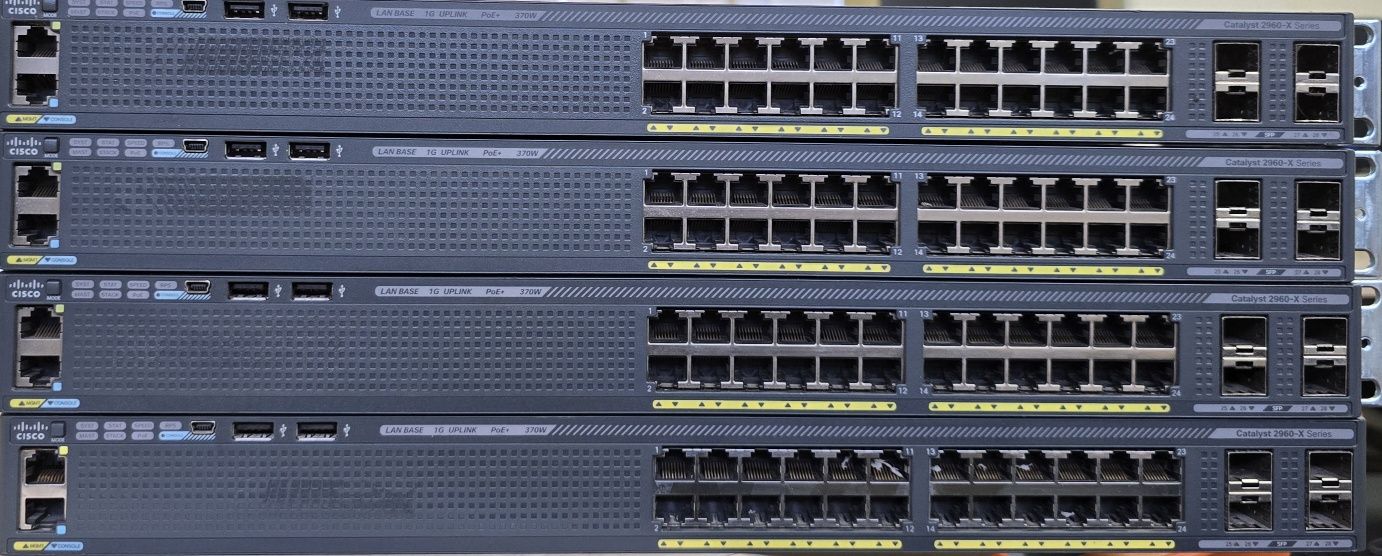 Cisco Catalyst WS-C2960X-24PS-L com módulo e cabos de stack