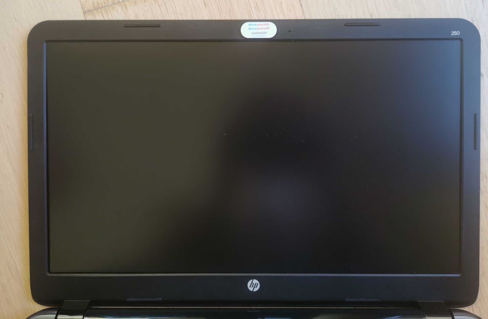 Notebook HP 250 G3 Core i3 4005U - wyłamany zawias, uszk bateria