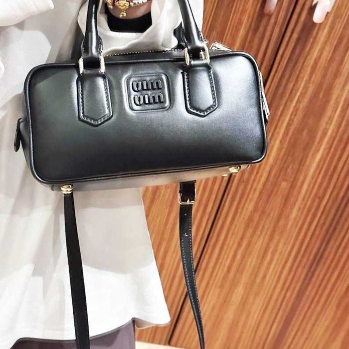 Miu Miu czarna torba z przeszywaniem - używana designerska perła!