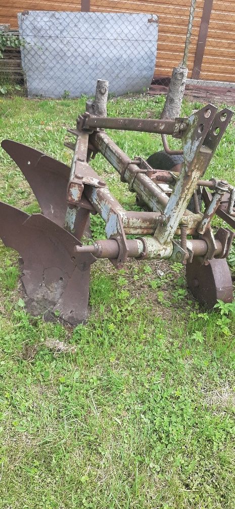 Pług  dwu skibowy i kultywator do ciągnika ursus c330