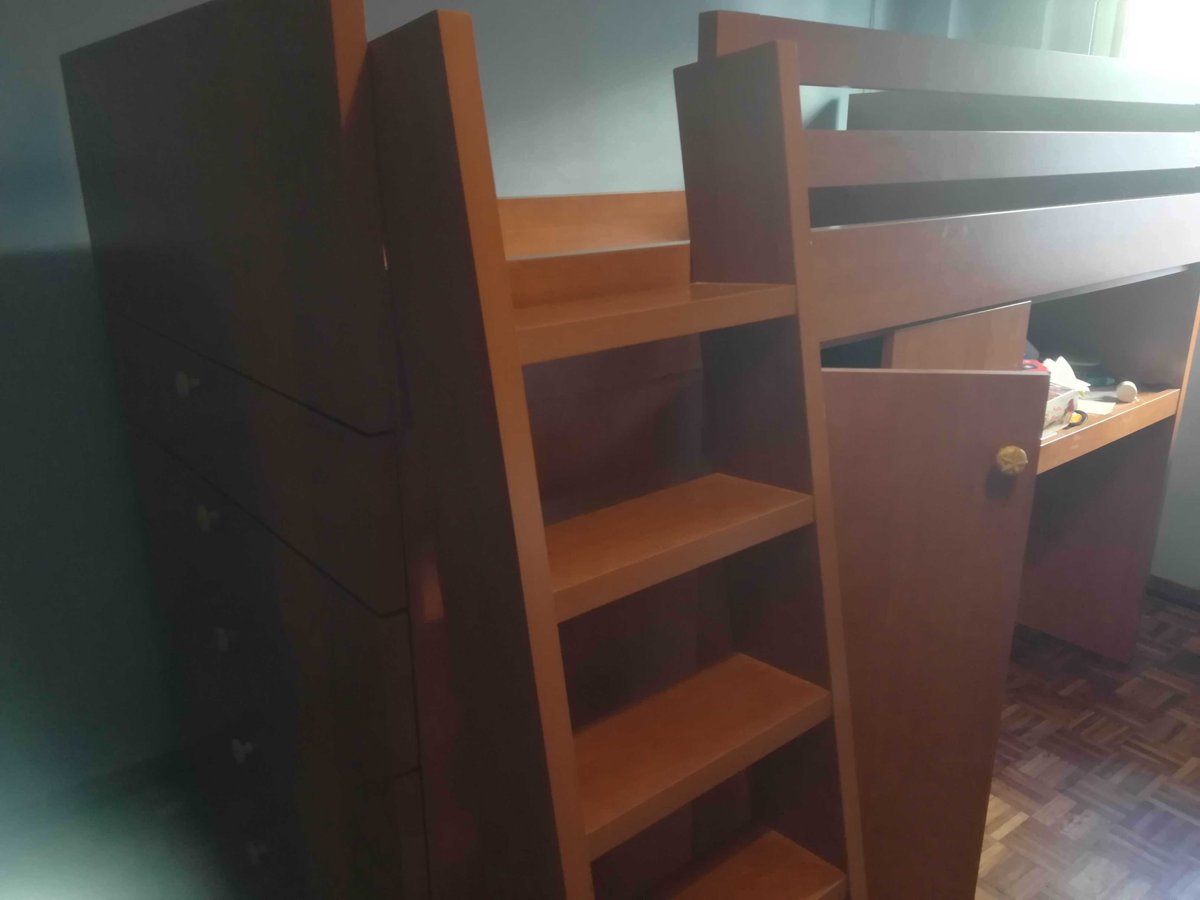 Cama com armário, gavetas e secretária
