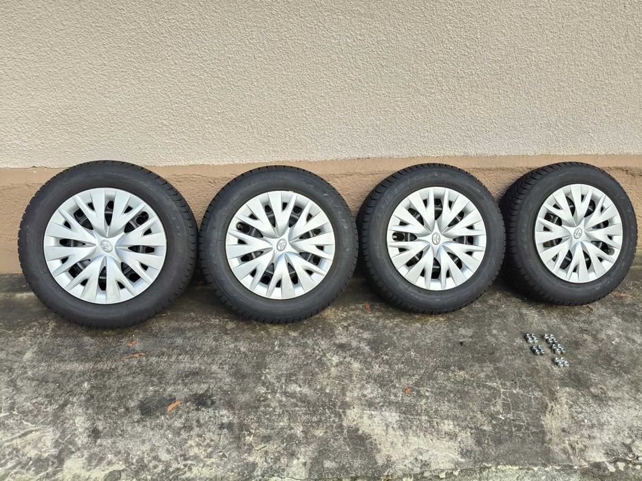 Koła zimowe Toyota Yaris z czujnikami kołpaki