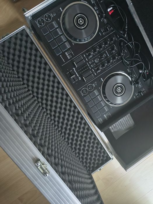 Sprzedam kontroler Pioneer DDJ-RB + dedykowany czerwony Case