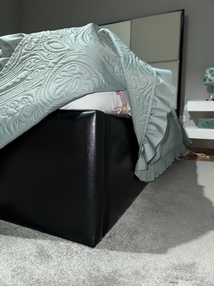 Cama de Casal Estofada + Colchão + Estrado – Como Nova