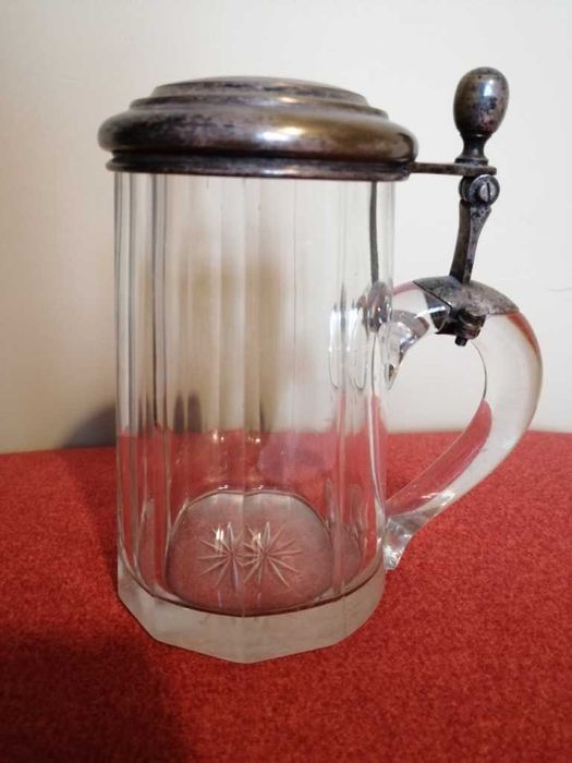 Kryształowy kufel z pokrywką