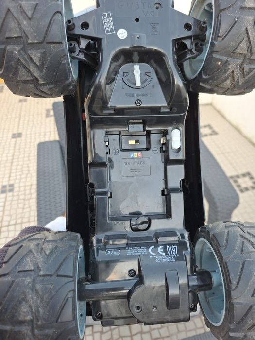 2 carros telecomandados Nikko de 6.0V.