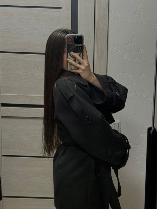 Стильне чорне пальто, нове, розмір S — трендова модель