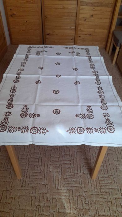Obrus lniany (serweta, bieżnik) ręcznie haftowany 130x83 cm