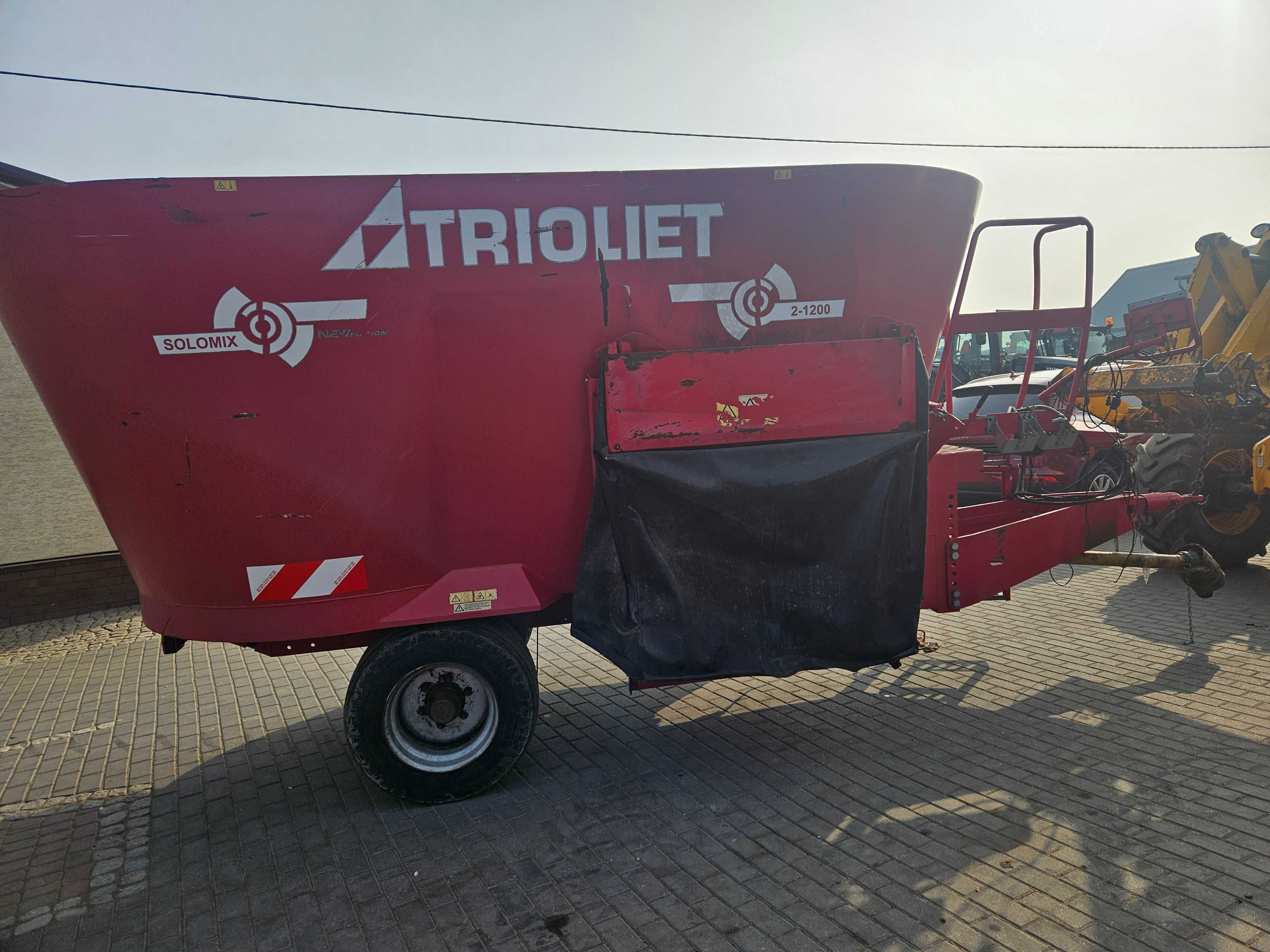 Import Niemcy paszowoz trioliet 12m3 2 rotor.transport kredyt .brutto