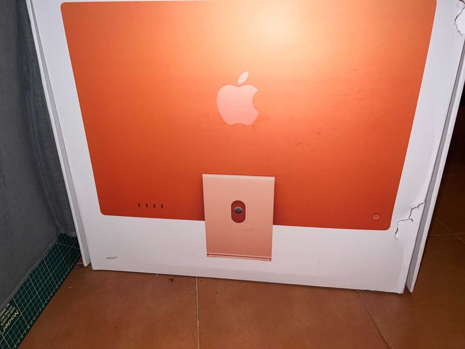 iMac 24" M1 (2021) - 8GB RAM / 1TB SSD – Ecrã com linhas