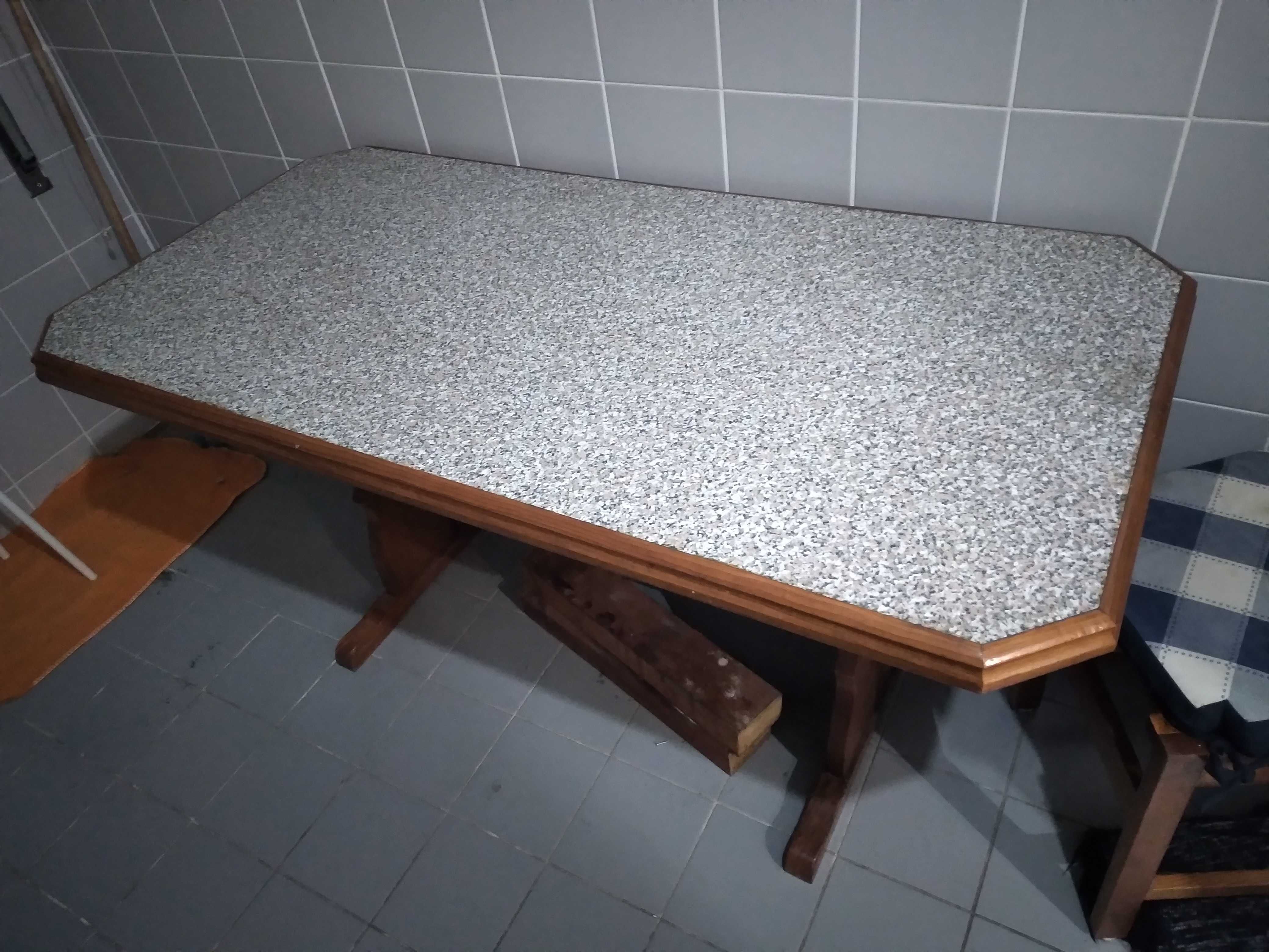 Mesa de cozinha  em bom estado