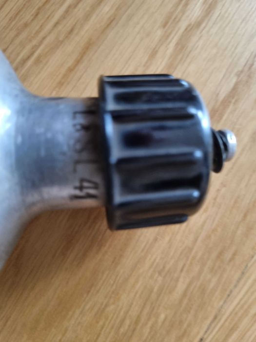 Niezbędnik do czyszczenia mausera i bidon wojskowy