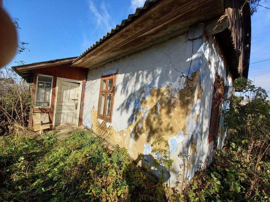 Земельна ділянка під забудову жилового будинку.