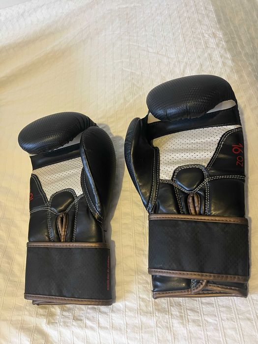 Luvas Outshock e Luvas Adidas Speed50