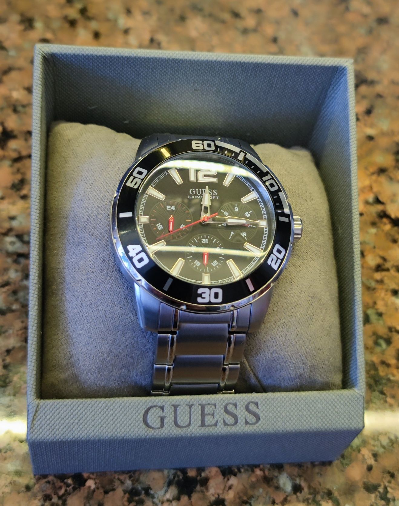 Наручные часы GUESS W1249G1