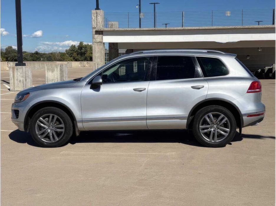 Volkswagen Touareg      2015