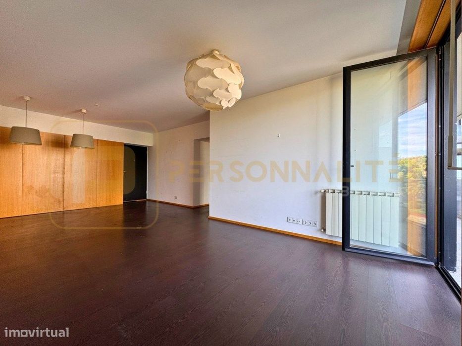 Moderno Apt T1 c/lugar de garagem e varanda