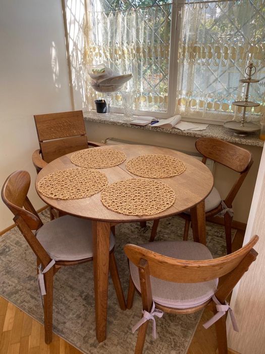 Круглый стол + 4 стула. Дуб.