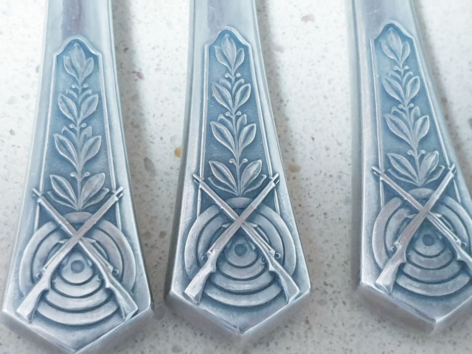 Conjunto de 6 antigas facas militares de  cabos com banho em prata