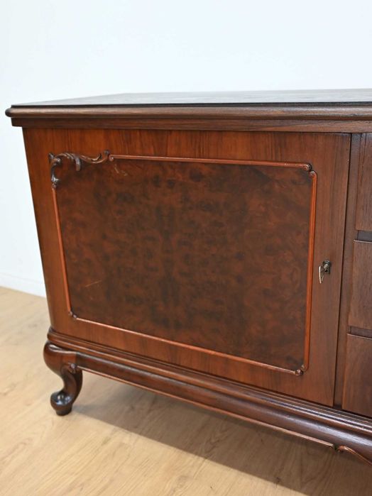 niska długa komoda na giętych nogach 102802