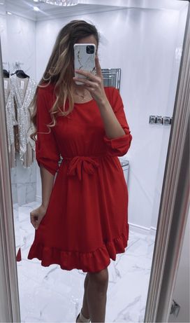 Sukienka czerwona rozkloszowana z paskiem