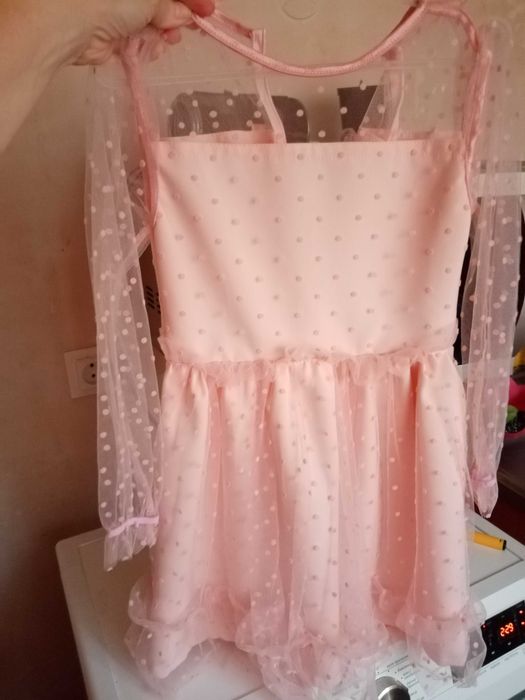 Продам святкову сукню на дівчинку