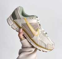 Кросівки Жіночі Nike Wmns Air Zoom Vomero 5 'Pale Ivory Oil Green'