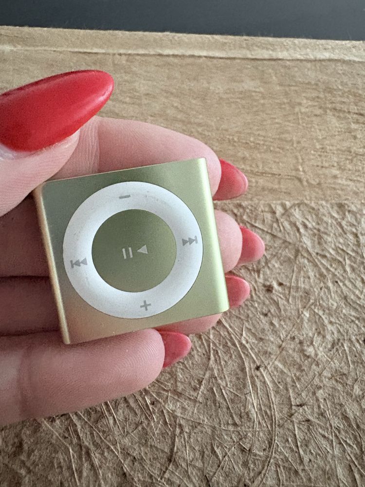 Apple iPod Shuffle 4th Generation