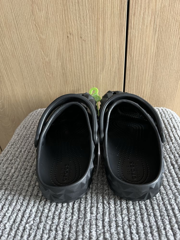 Klapki damskie marki Crocs Geometric Clog r. 37-38 Czarne NOWE