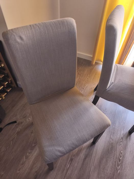 Mesa extensível Bjursta + 4 cadeiras Henriksdal