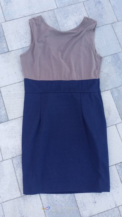 Sukienka z dużym dekoltem