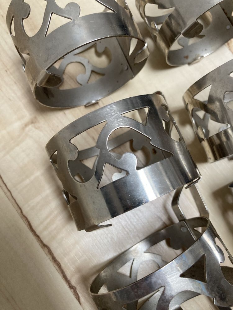 Zestaw 8 metalowych koszyczków do szklanek PRL vintage uchwyt