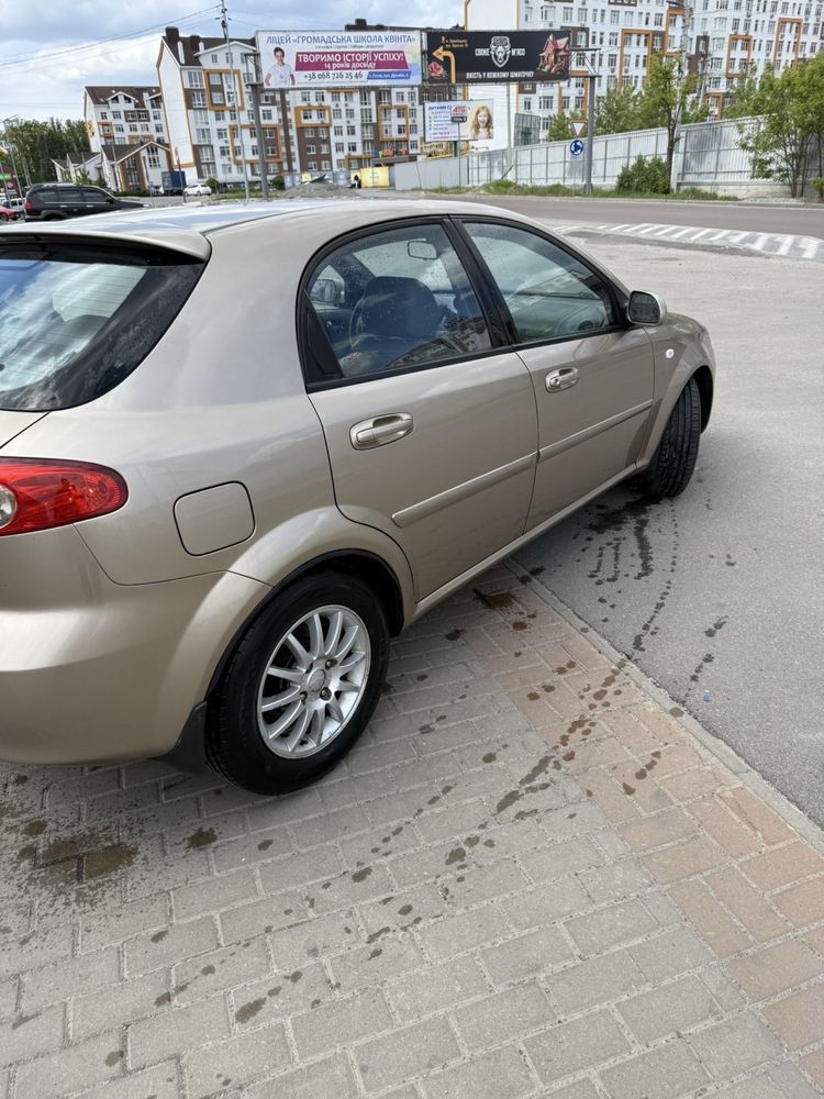 Автомобіль Chevrolet  Lacetti