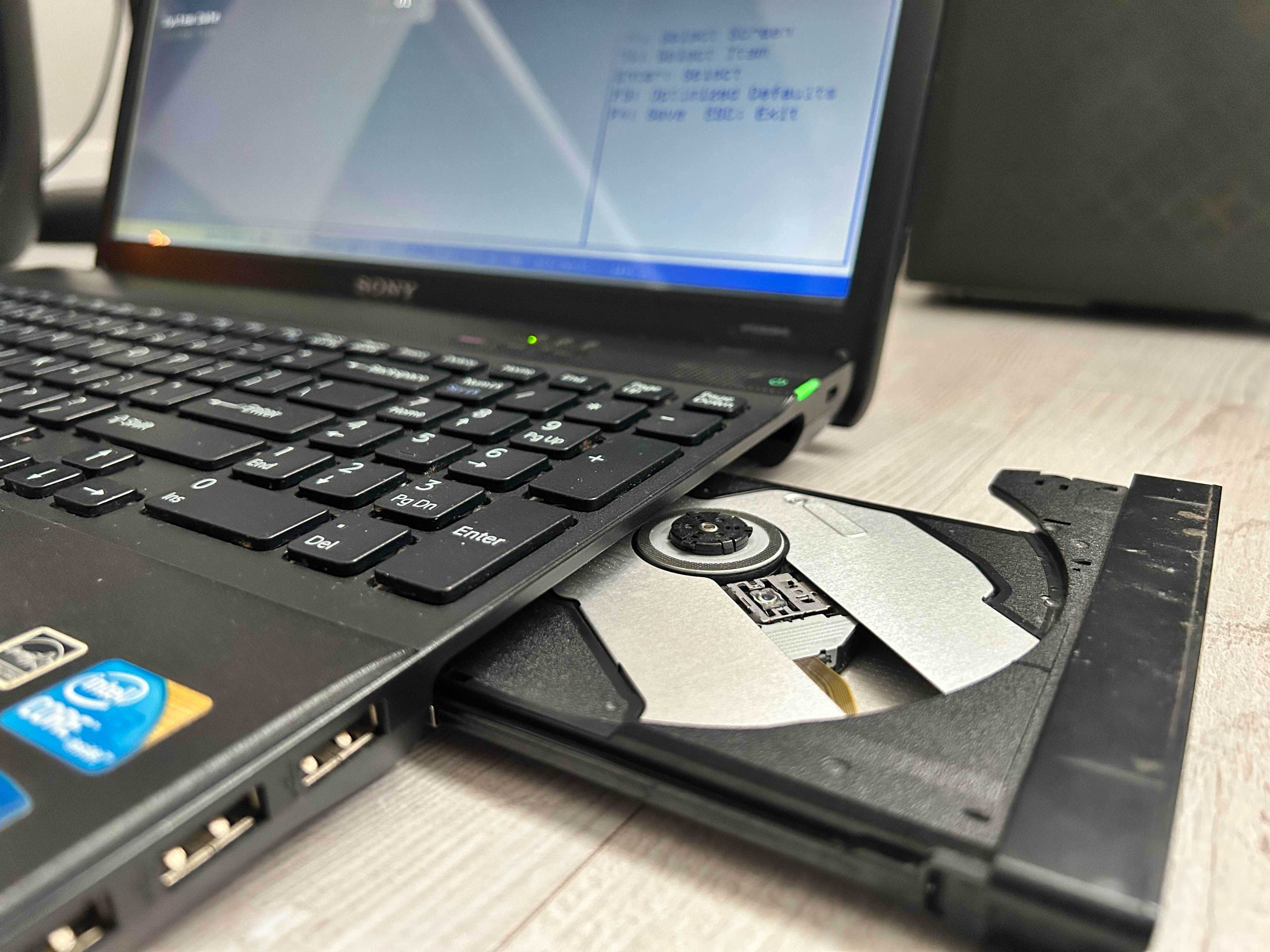 Sony PCG-71211M  i3 / 4GB DDR / 250GB HDD